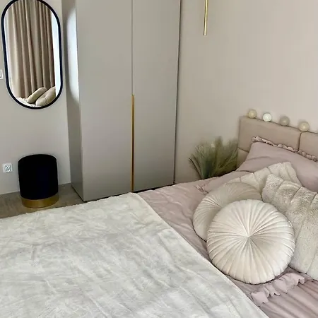 Slow Apartment